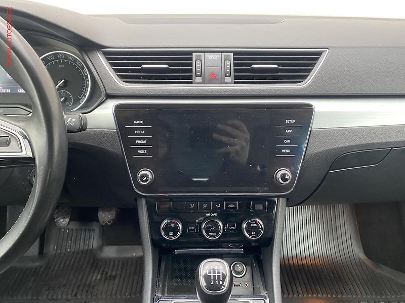 Škoda Superb (2017) 2.0TDi, ČR, SportLine - fotka 12 z 19