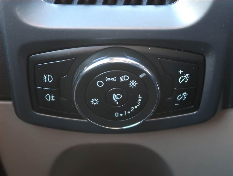Ford Tourneo Custom (2013) Titanium 2.2 TDCi, ČR, DPH - fotka 16 z 21