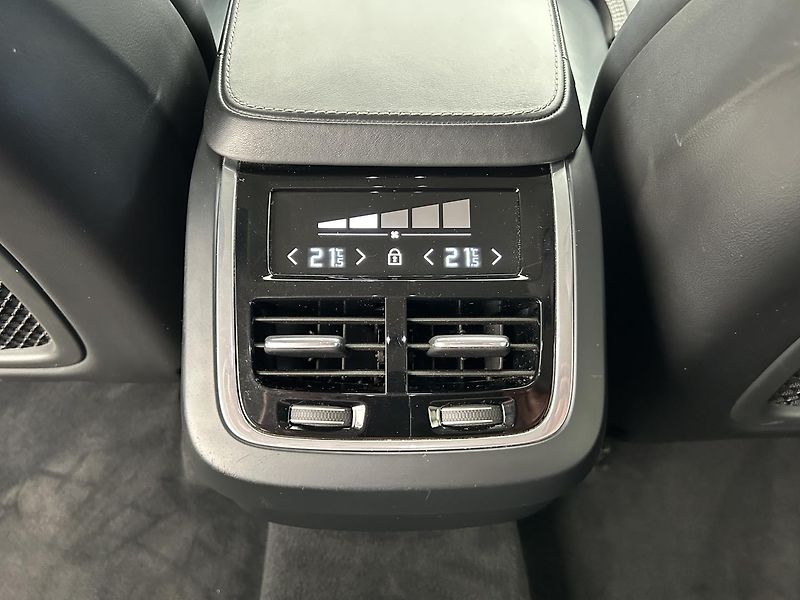 Volvo XC90 2.0 D5 4x4 Inscription - fotka 30 z 35