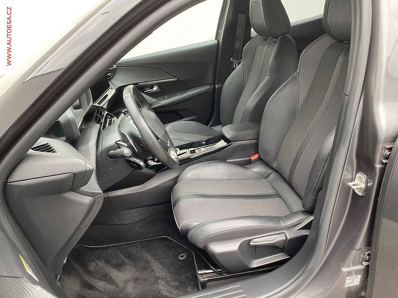 Peugeot 2008 (2022) 1.2 PT, GT, AT, LED, panor - fotka 9 z 18
