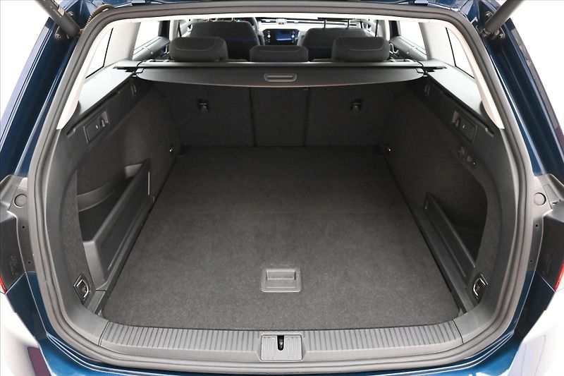 Volkswagen Passat 1,4 GTE TSI 160 kW DSG SoH 92% - fotka 10 z 33