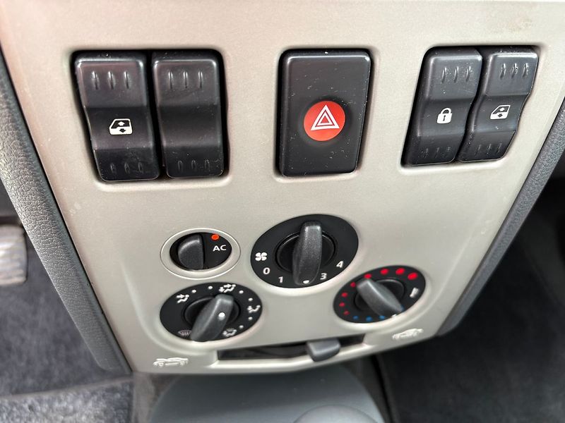 Dacia Logan 1.5dCi, 63kW, Klima - fotka 11 z 12