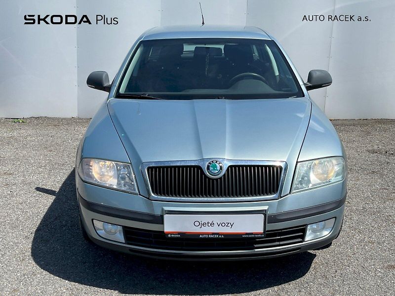 Škoda Octavia (2011) 1.6 MPI Tour Trumf Combi - fotka 4 z 24