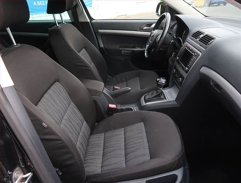 Škoda Octavia (2012) Elegance 2.0 TDI, Automat - fotka 9 z 21