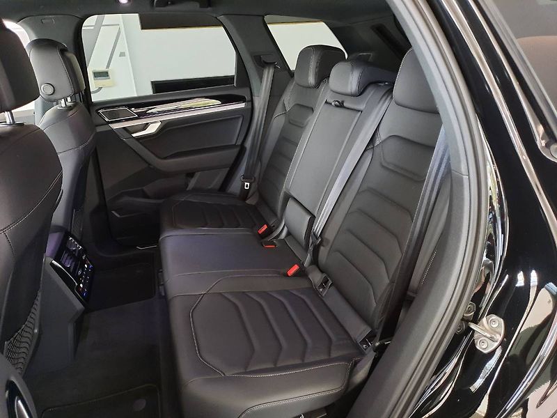 Volkswagen Touareg (2023) 3.0 TDI R-Line 4Motion (210kW/ - fotka 9 z 29