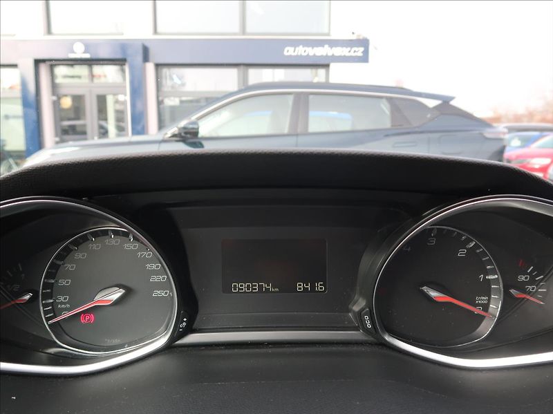 Peugeot 308 2,0 BHDi,110kW,NovéČR,DPH - fotka 11 z 23