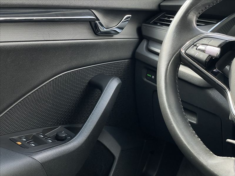 Škoda Octavia 2,0 TDI DSG Ambition Plus LED - fotka 13 z 22