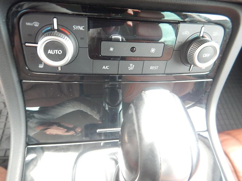Volkswagen Touareg 3.0 TDI V6, 4x4, DSG - fotka 23 z 31