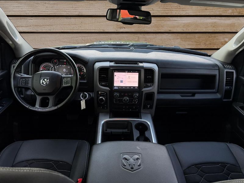 Dodge RAM (2022) +HEMI+CLASSIC+OFFROAD PAKET+ - fotka 18 z 19