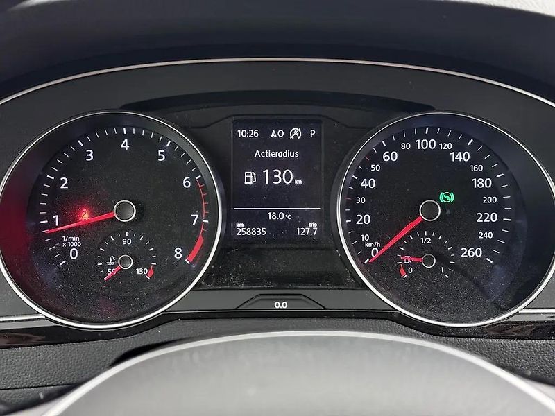 Volkswagen Passat 1.4TSI DSG 110kW Matrix ACC - fotka 5 z 13