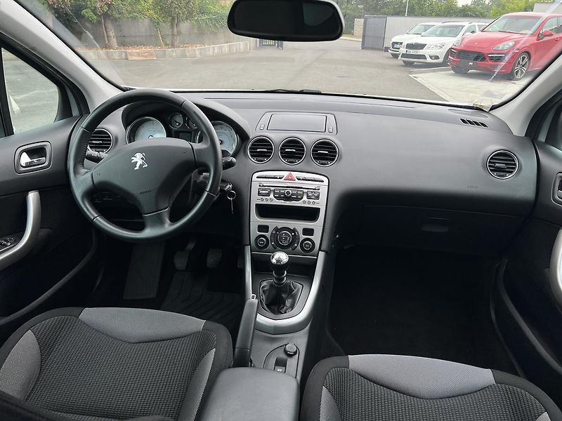 Peugeot 308 SW Exclusive 1.6HDi 82kW - fotka 7 z 14