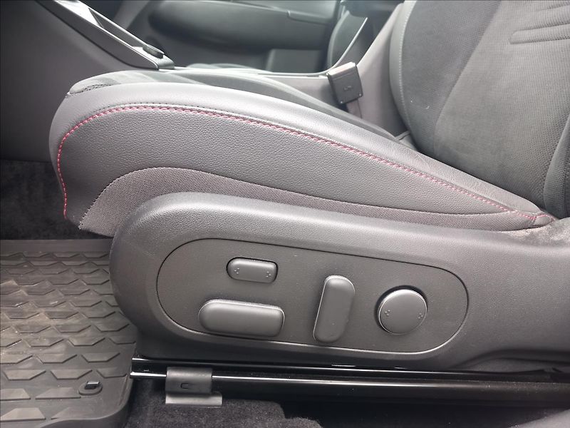 Hyundai Kona 1,6 4X4 DCT N-LINE PREMIUM - fotka 17 z 26