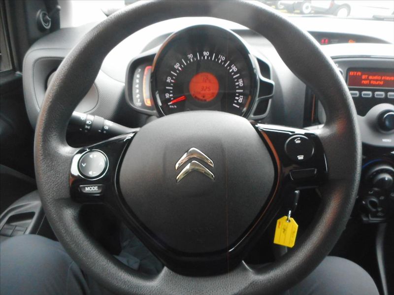 Citroën C1 1,0 VTi - fotka 11 z 23