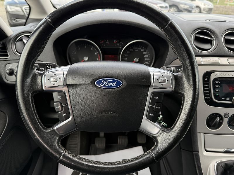 Ford Galaxy 2.0i 107kW 7míst - fotka 14 z 18