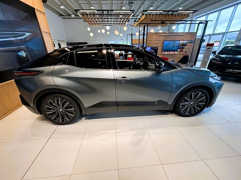 Toyota C-HR 4X4  Executive VIP 343k - fotka 7 z 7