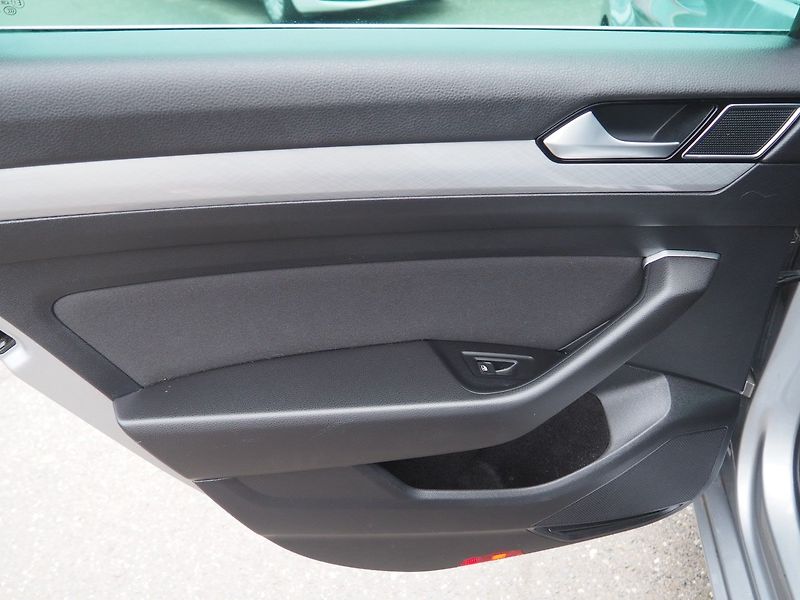 Volkswagen Passat (2020) 2.0TDI, 90kW - fotka 11 z 36