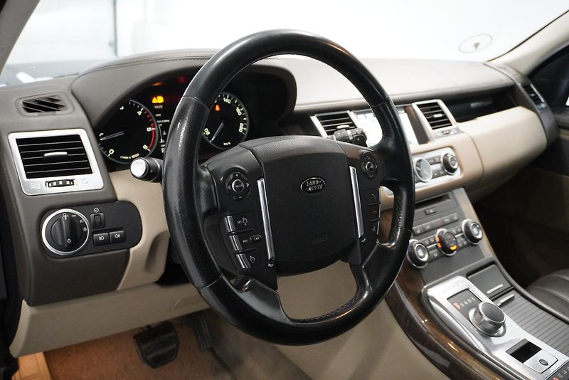 Land Rover Range Rover Sport 3,0 TDV6 4WD AUTOMAT - fotka 16 z 39
