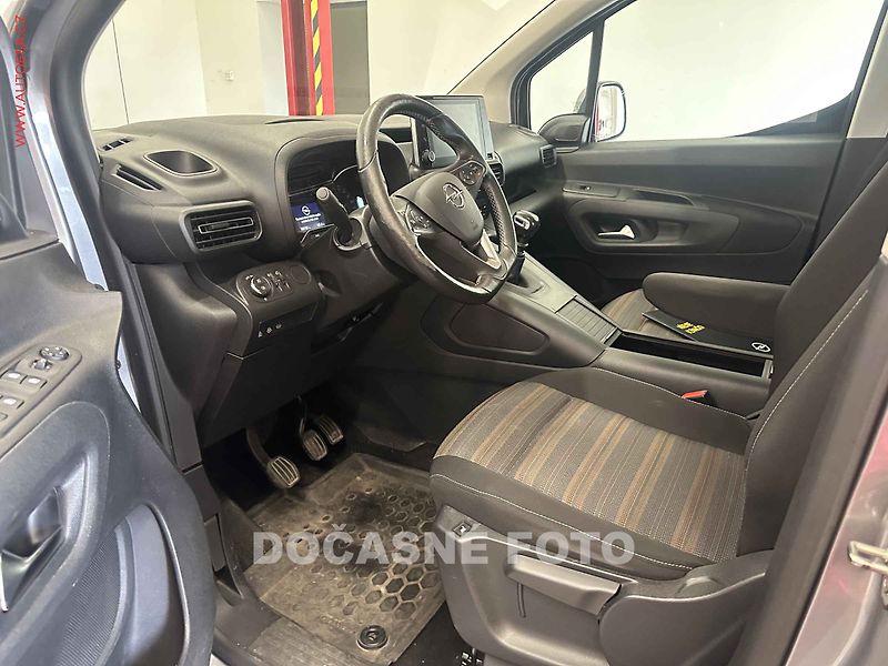 Opel Combo (2021) 1.5CDTi, 2.maj,ČR, Panorama - fotka 3 z 3