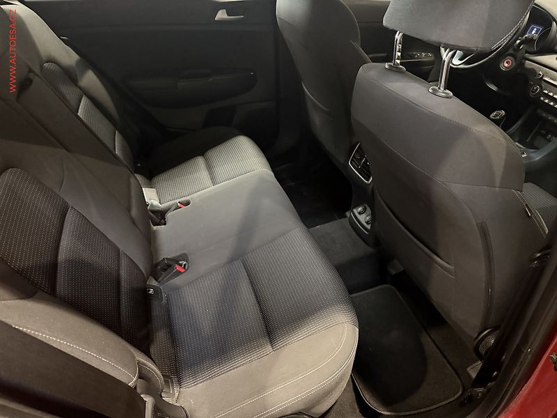 Kia Sportage (2016) 1.7 CRDi, 1.maj,ČR, AC, park - fotka 13 z 18