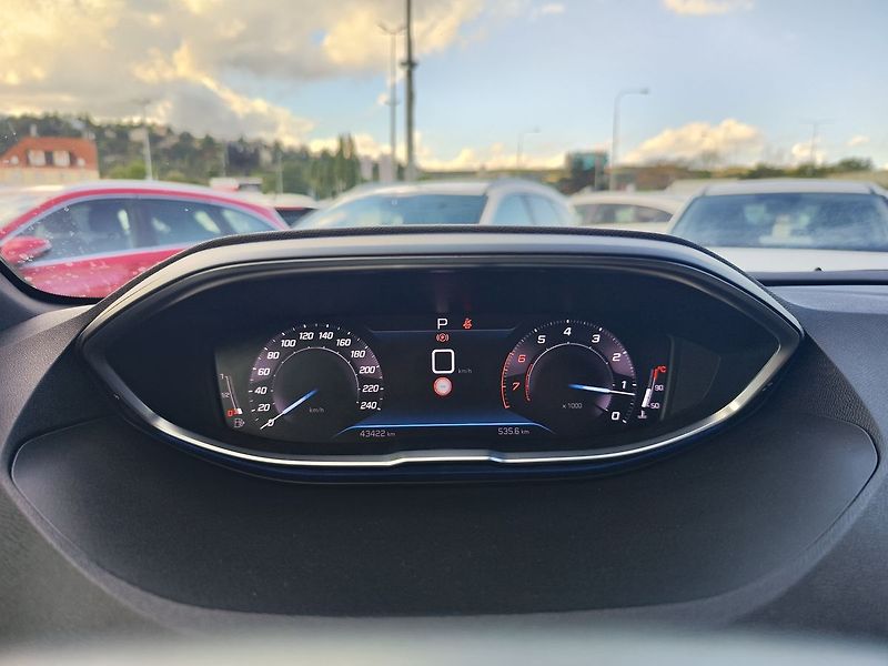 Peugeot 3008 1.2 PureTech/96kW Allure AT - fotka 15 z 34