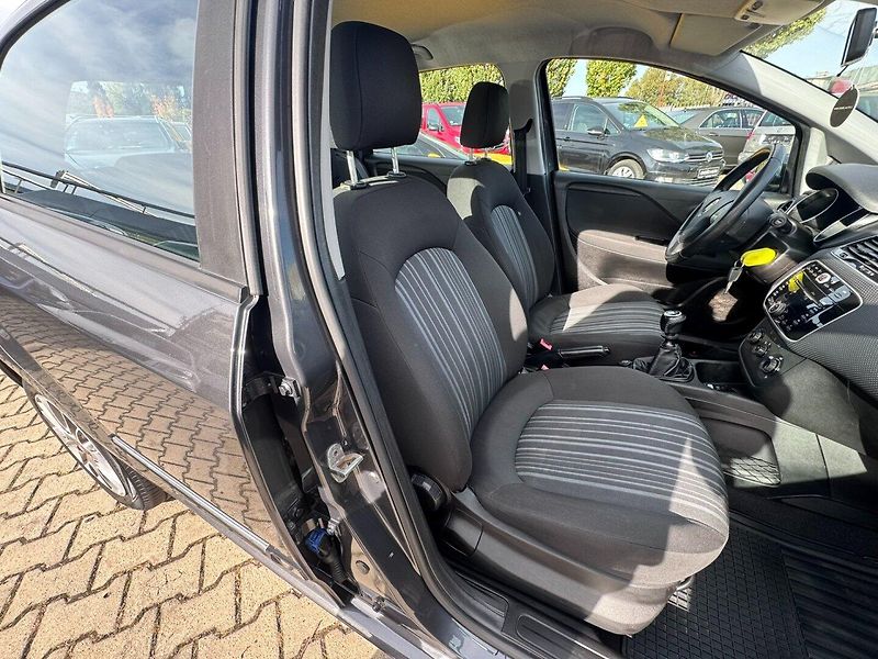Fiat Punto (2011) 1,2i 51 KW PRVNÍ MAJITEL - fotka 36 z 42