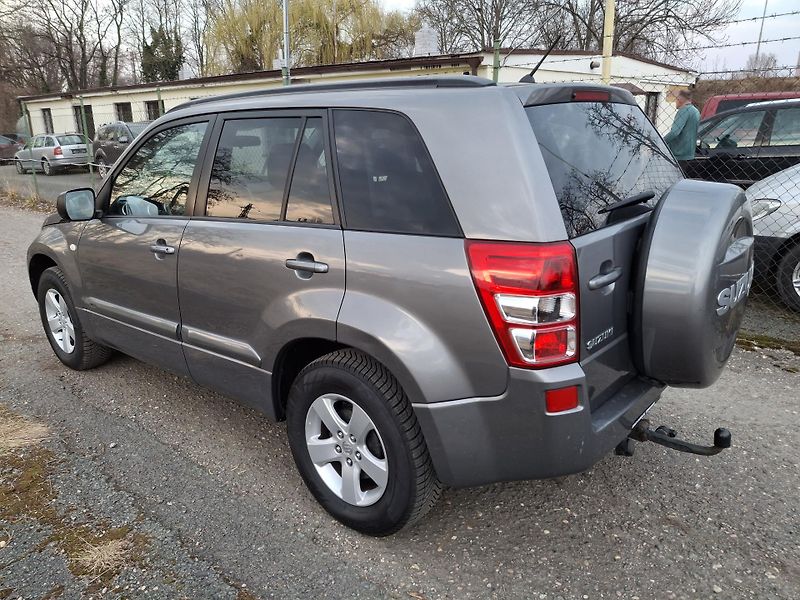 Suzuki Grand Vitara 2.0 benzin  Rezervace - fotka 7 z 43
