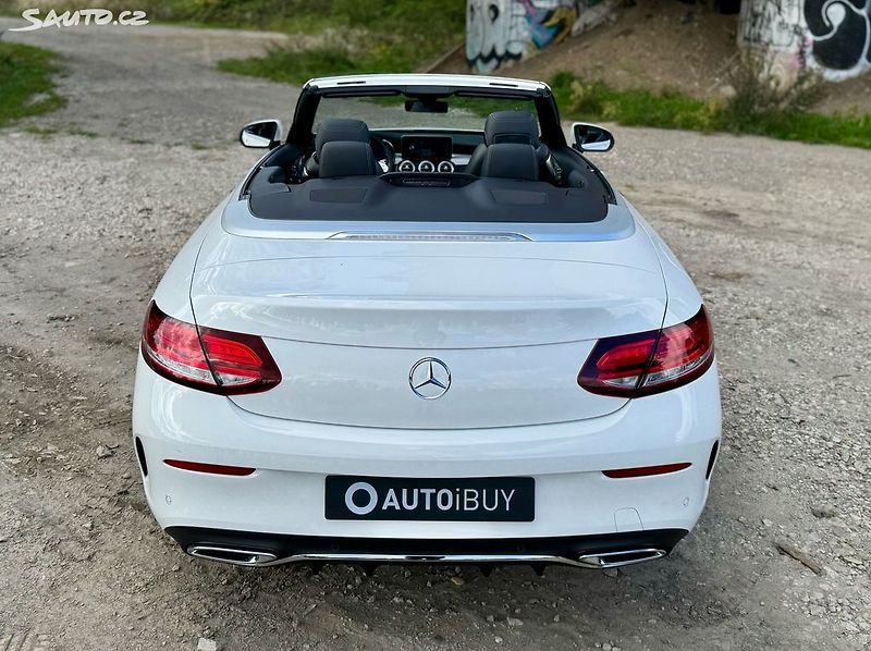 Mercedes-Benz Třídy C CABRIO 300d AMG - fotka 7 z 49