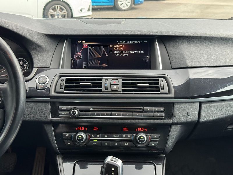 BMW Řada 5 (2014) 530d xDrive - fotka 20 z 32