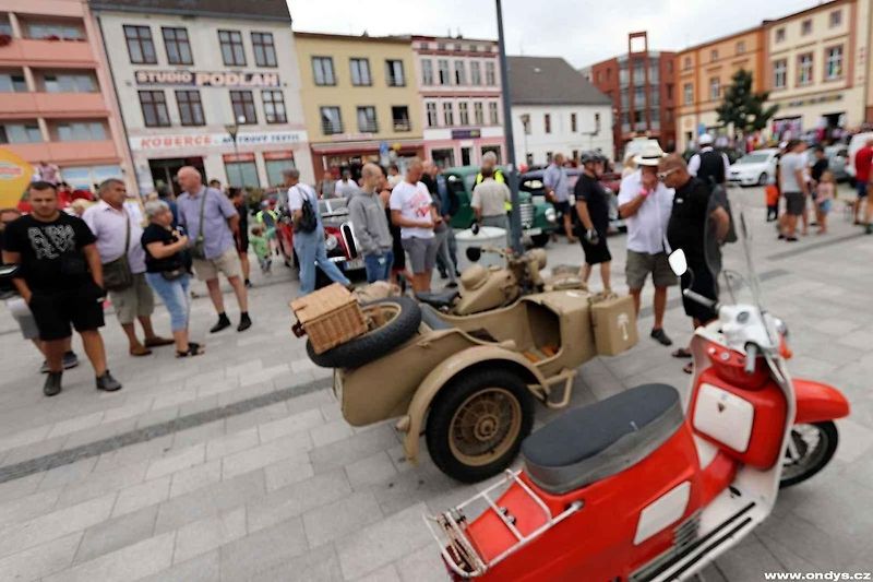 Hlučínská krmášová jízda veteránů.