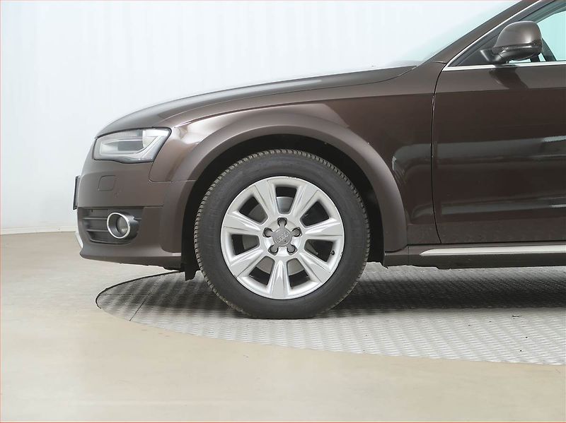 Audi A4 Allroad (2014) 2.0 TDI, 4X4, Automat, Kůže - fotka 15 z 17