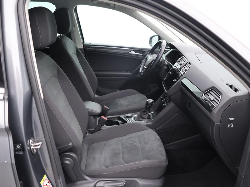 Volkswagen Tiguan 2,0 TDI Highline 4x4 DSG DPH - fotka 11 z 26
