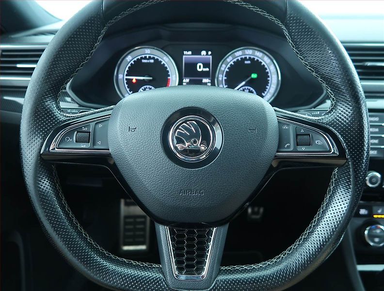 Škoda Superb (2017) Sportline 2.0 TDI, Automat - fotka 19 z 20