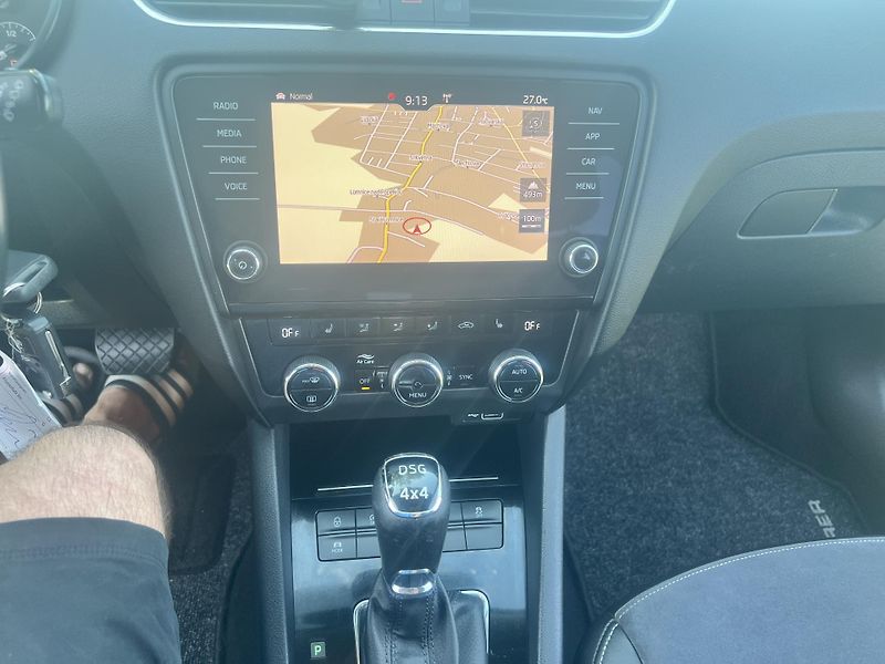 Škoda Octavia 2.0TDI 110KW,SCOUT,4x4,DSG,KůŽ - fotka 36 z 41
