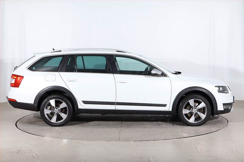 Škoda Octavia (2015) Scout 2.0 TDI, 4X4, Automat - fotka 6 z 20