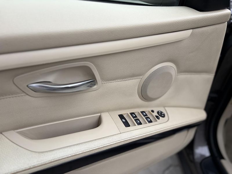 BMW Řada 3 320i cabrio e93 manuál - fotka 15 z 26