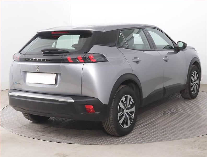 Peugeot 2008 (2023) Active Pack 50 kWh, SoH 98% - fotka 5 z 18