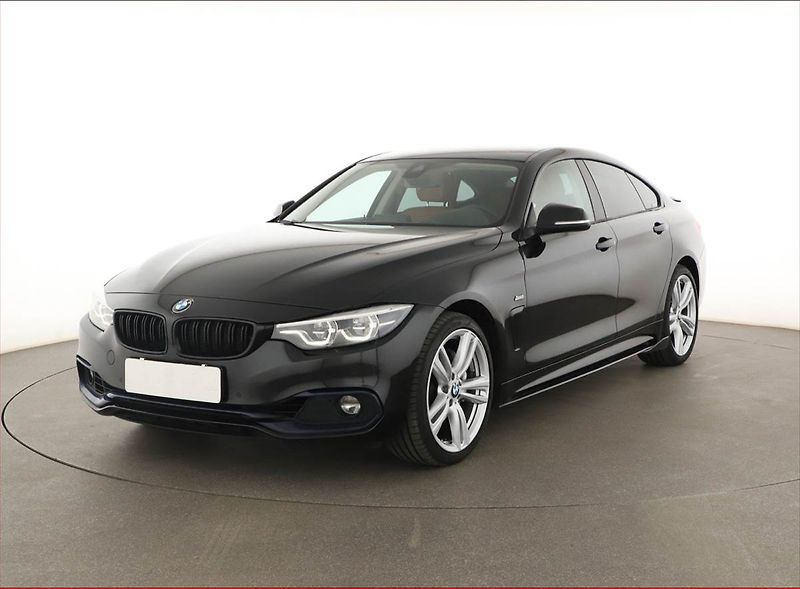 BMW Řada 4 (2017) Sport Line 435d xDrive - fotka 2 z 20