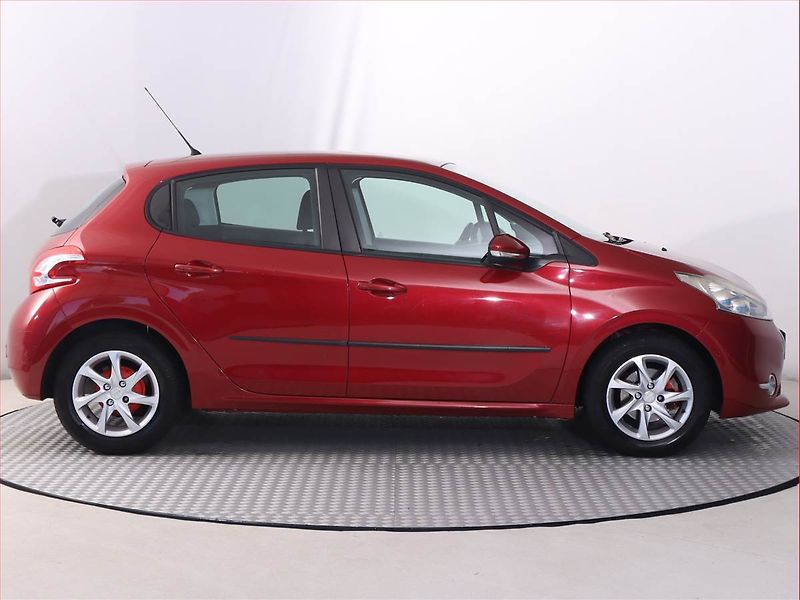 Peugeot 208 (2012) 1.2 PureTech, Serv.kniha - fotka 6 z 17