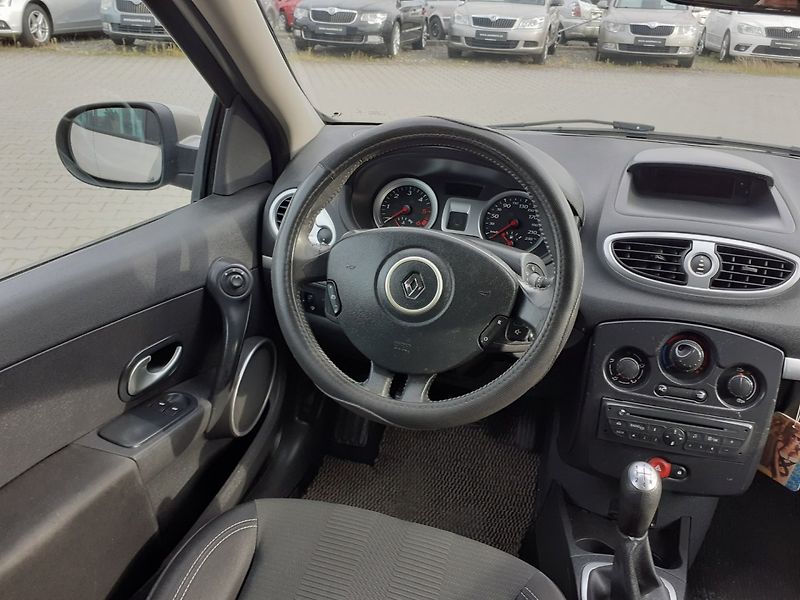 Renault Clio (2009) 1.5 DCi KLIMA - fotka 8 z 20