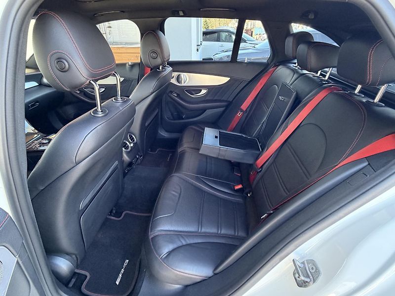 Mercedes-Benz Třídy C C43 AMG 4MATIC  - fotka 33 z 38