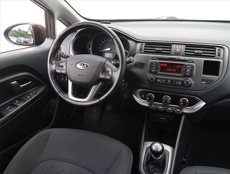 Kia Rio (2012) 1.25 CVVT, Park. senzory - fotka 7 z 17