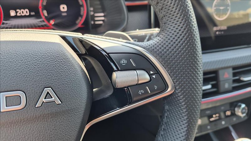 Škoda Kamiq 1,5 TSi 110 Kw DSG Monte Carlo - fotka 13 z 27