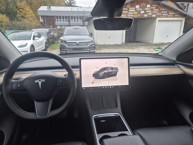 Tesla Model Y RWD 220kw TZ SOH 93,6 % - fotka 10 z 49