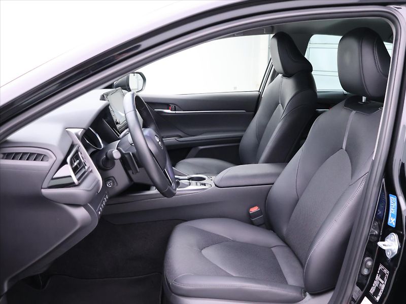 Toyota Camry 2,5 HEV Aut. CZ Executive DPH - fotka 11 z 40