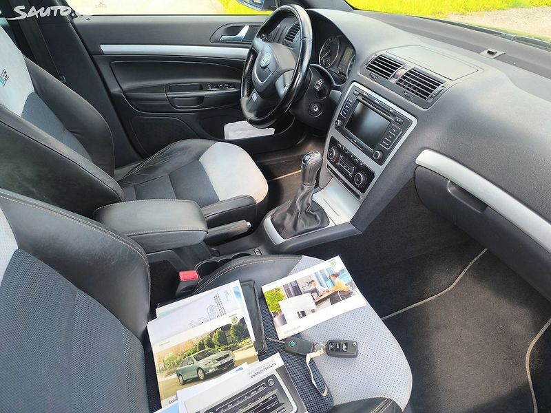 Škoda Octavia RS125KW,KRÁSNÁ,SERVISKA,185TKM - fotka 8 z 28