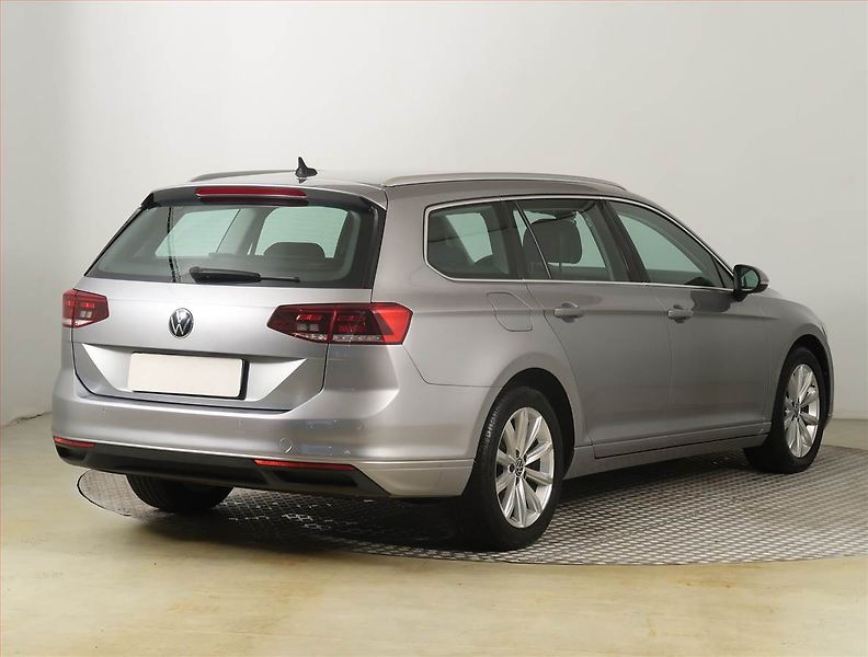 Volkswagen Passat (2021) Elegance 2.0 TDI, Automat - fotka 5 z 23