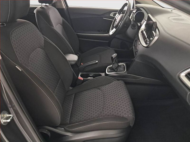 Kia Ceed (2022) 1.6 CRDi, Serv.kniha, Navi - fotka 9 z 21