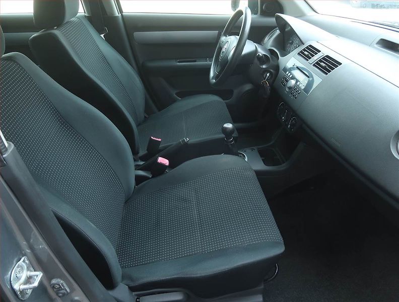 Suzuki Swift (2007) 1.3, nová STK, jezdí výborně - fotka 9 z 15