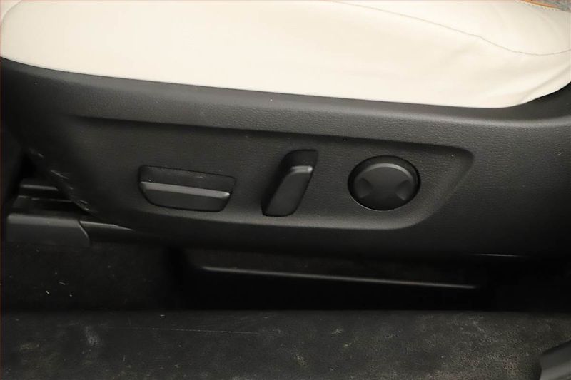 Mazda MX-30 (2020) e-Skyactiv, SoH 92%, Automat - fotka 14 z 19