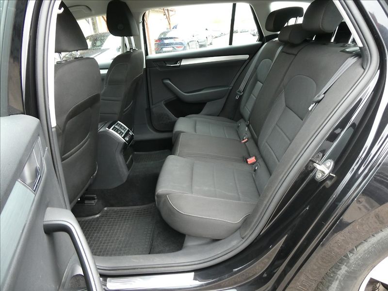 Škoda Superb 1,6 TDi 88kW DPH 2x kola - fotka 17 z 35